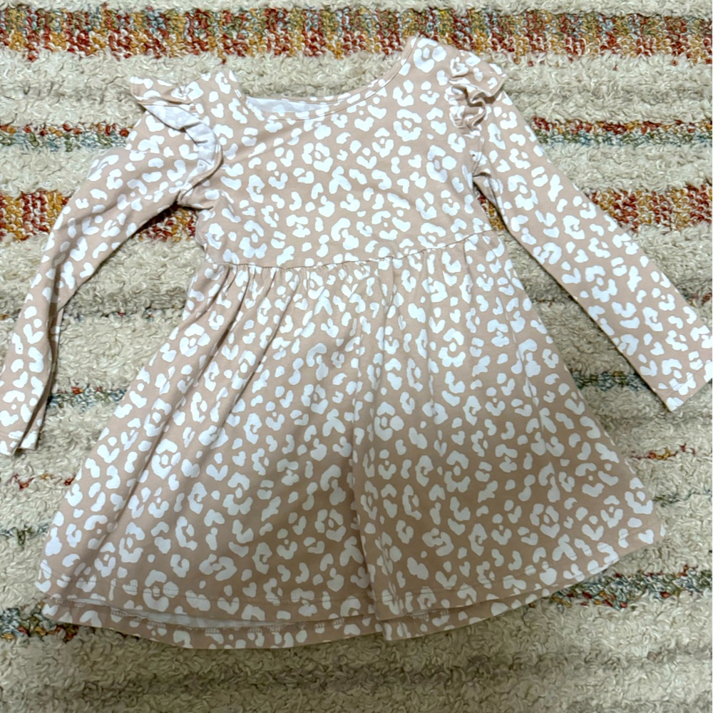 Long sleeve dress light tan and white cheetah print. Ruffle sleeve
